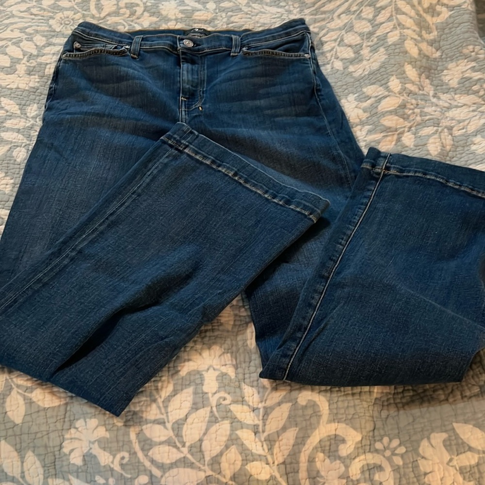 Women’s Seven 7 for all Mankind stretch jeans size 31 Mid rise flare. Like new
